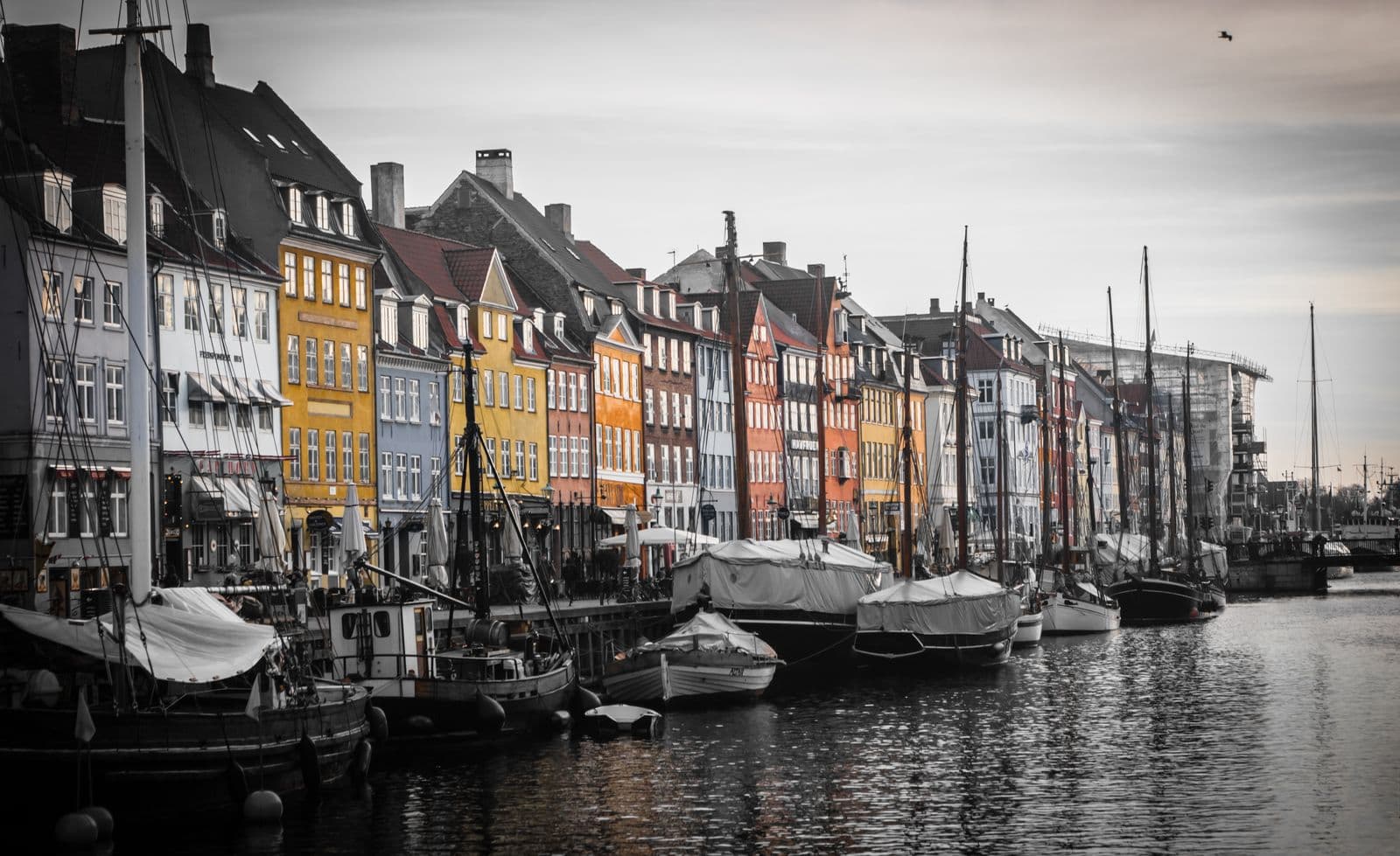 Nyhavn al anochecer